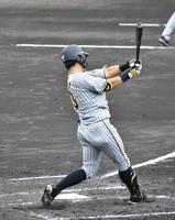 　３回に適時左前打を放った板山