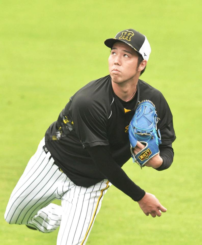 　キャッチボールする青柳＝撮影・石井剣太郎