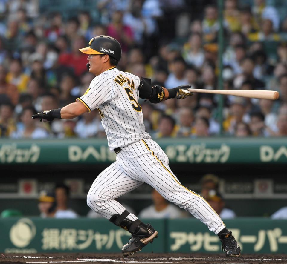 　１回、先制となる適時打を放つ前川（撮影・北村雅宏）