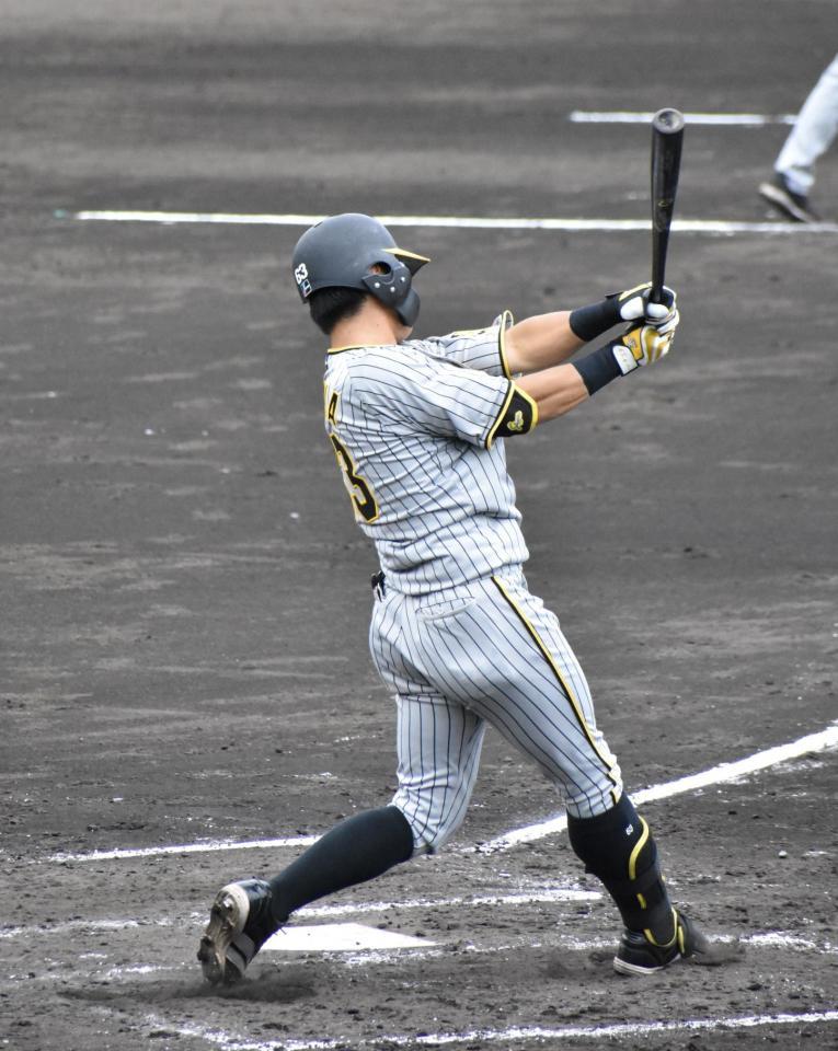 　３回に適時左前打を放った板山