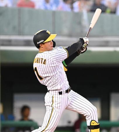 　３回、中前打を放つ森下（撮影・金田祐二）