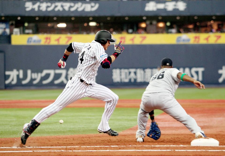 　プロ初安打となる内野安打を放った横田慎太郎さん＝２０１６年３月撮影