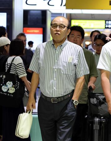 　ヤクルト戦に向けて東上する岡田監督