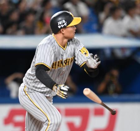 　７回、２点三塁打を放つ森下（撮影・金田祐二）