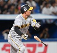 　７回、２点三塁打を放つ森下（撮影・金田祐二）