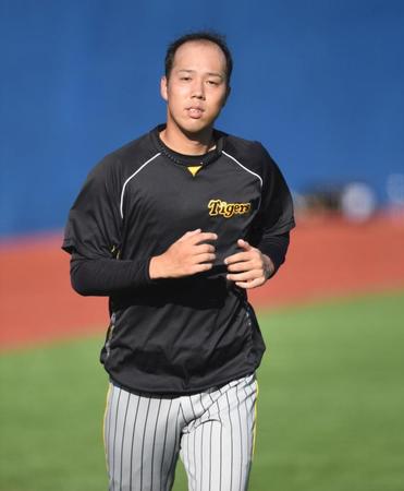 　ランニングする青柳（撮影・棚橋慶太）