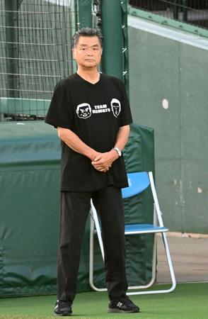 　横田さんを追悼する川藤氏（撮影・飯室逸平）