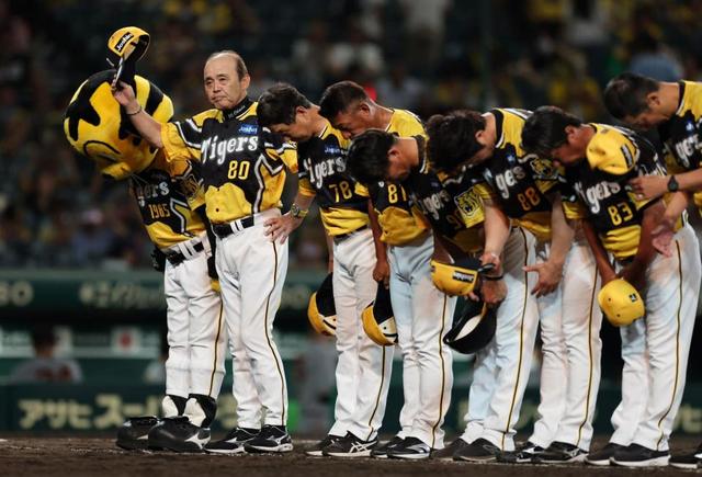 阪神・岡田監督が落合博満氏の勝利数を抜くも「どうでもええわ」原監督との采配勝負「今日の方が楽しかったな」一問一答