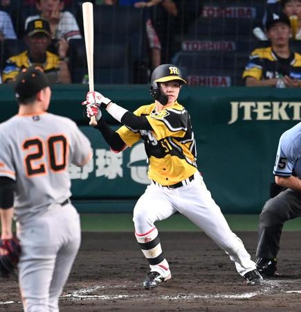 　３回、タイムリー二塁打を放つ中野（撮影・飯室逸平）