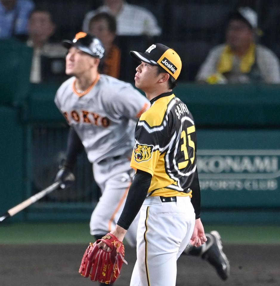 　５回、梶谷に勝ち越しソロを打たれる才木（撮影・飯室逸平）