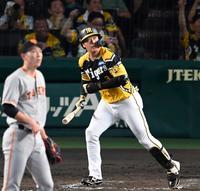 　４回、戸郷から１２号同点ソロを放つ大山