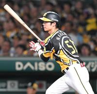 　７回、適時二塁打を放つ中野（撮影・高部洋祐）