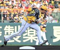 　１回、小園の打球を好捕する小幡（撮影・高部洋祐）