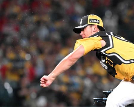 　力投する伊藤将（撮影・高部洋祐）