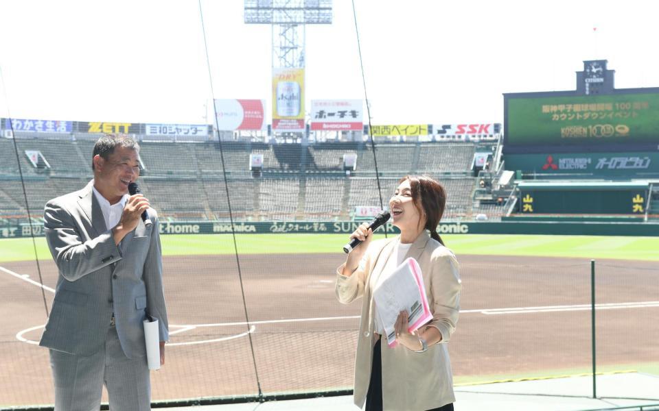 　トークショーを行う福留孝介氏（左）＝撮影・石井剣太郎