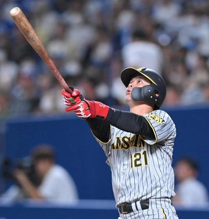 １回、左越えに先制２ランを放つ野口（撮影・高部洋祐）