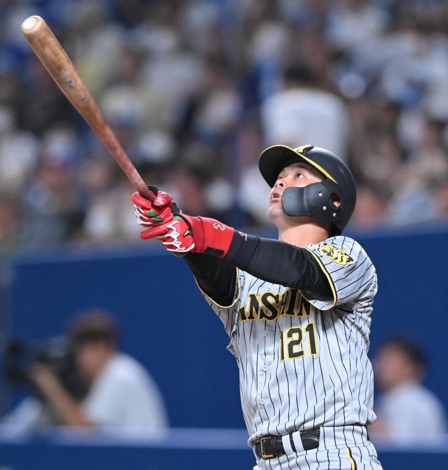 １回、左越えに先制２ランを放つ野口（撮影・高部洋祐）