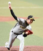 　力投する先発の才木（撮影・飯室逸平）