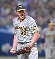 　３回、雄たけびを上げるビーズリー（撮影・高部洋祐）