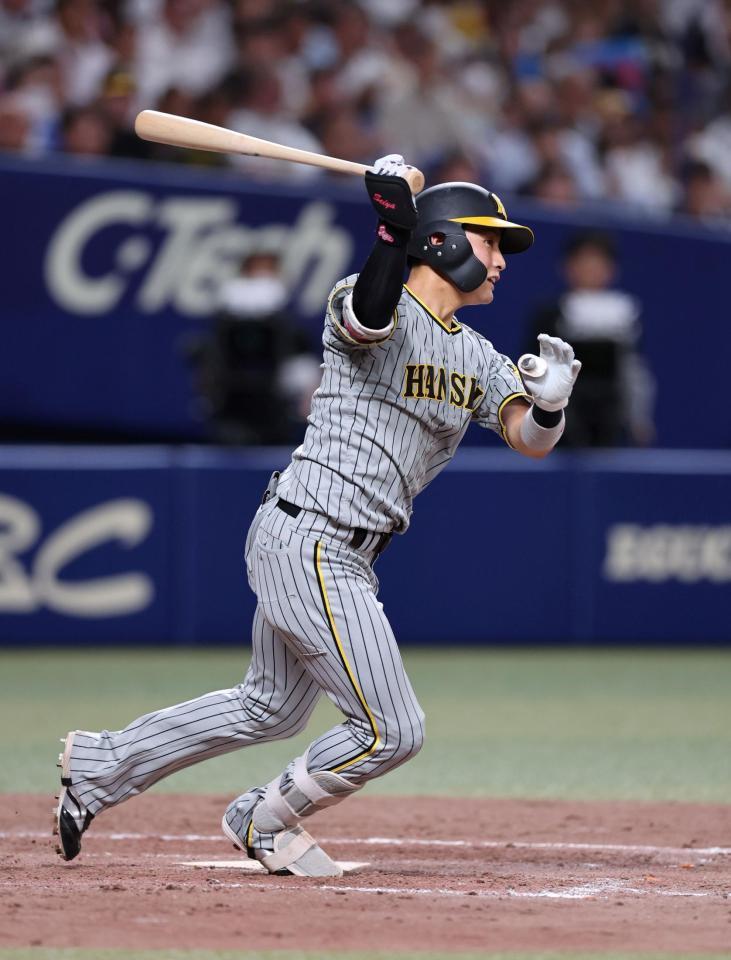 　５回、右前打を放つ木浪（撮影・山口登）