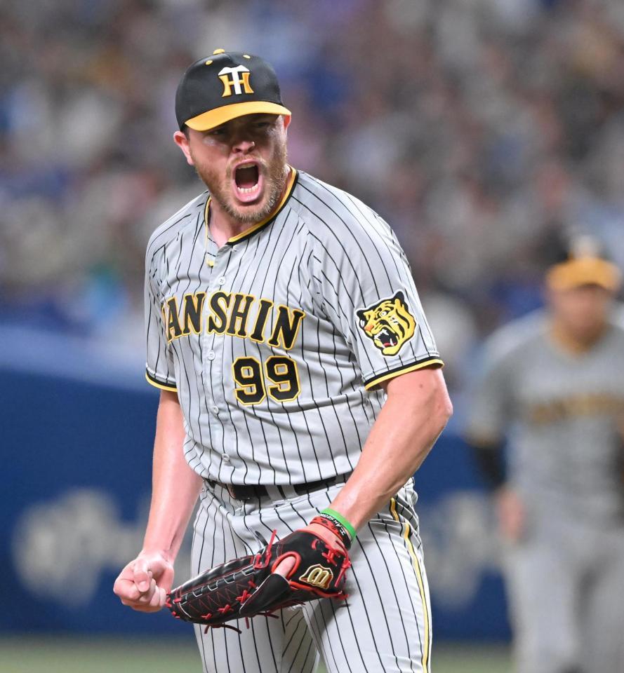 　３回、雄たけびを上げるビーズリー（撮影・高部洋祐）