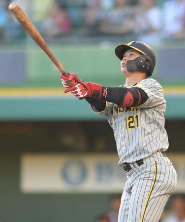 　１回、ソロを放つ野口（撮影・北村雅宏）