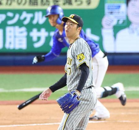 　６回、大和に２点適時打を打たれる青柳（撮影・吉澤敬太）