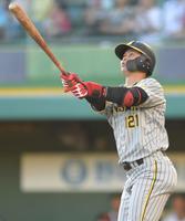 　１回、ソロを放つ野口（撮影・北村雅宏）