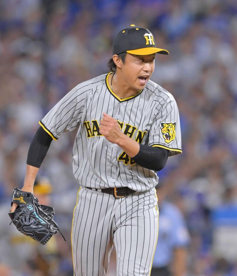 　８回、２死満塁で佐野を空振り三振に仕留めてほえる島本