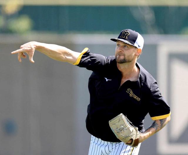 阪神の新外国人・ブルワーが2軍合流 救世主へ気合十分「休むと時差ボケに困る」