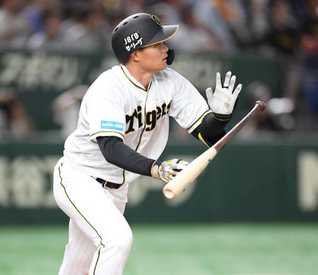 　８回、２ランを放つ森下（撮影・棚橋慶太）