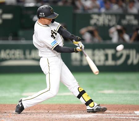 　８回、２ランを放つ森下（撮影・棚橋慶太）