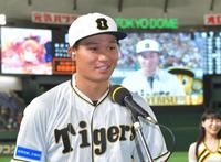 　ヒーローインタビューを受ける森下（撮影・立川洋一郎）