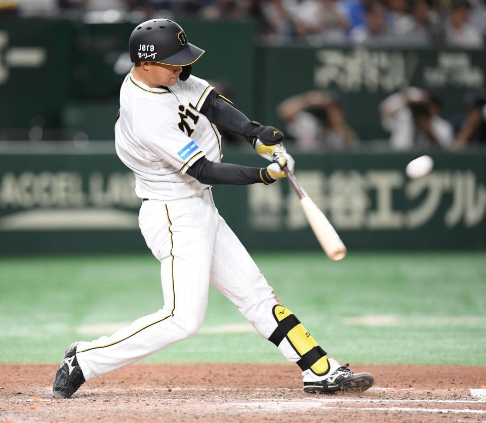 　８回、２ランを放つ森下（撮影・棚橋慶太）