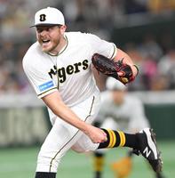 　力投するビーズリー（撮影・棚橋慶太）