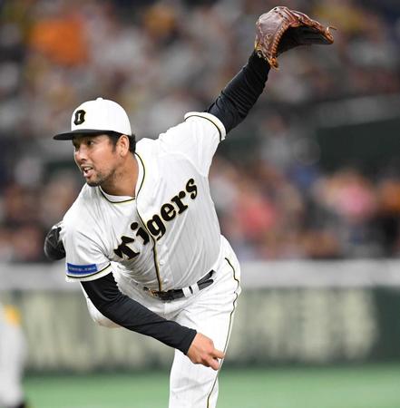 　延長１０回、力投する加治屋