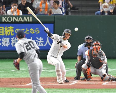 　２回、中前打を放つ木浪（撮影・西岡正）