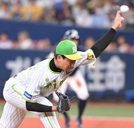 　力投する岩崎（撮影・高部洋祐）