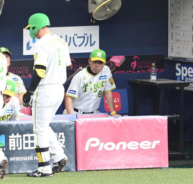 【写真】残塁のヤマ　フラストレーションたまりまくりの阪神・岡田監督