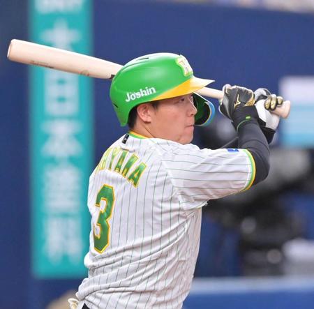 　２回、右前へ先制適時打を放つ大山（撮影・立川洋一郎）