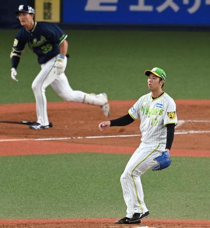 　５回、勝ち越し犠飛を打たれる青柳（撮影・飯室逸平）