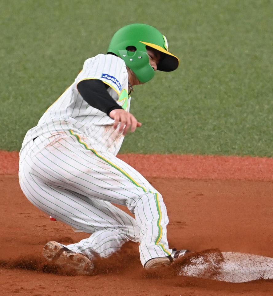 　１回、二盗を決める中野（撮影・飯室逸平）