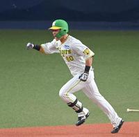 　３回、逆転タイムリーを放ち雄たけびを上げる小野寺（撮影・飯室逸平）