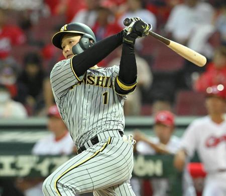 　３回、勝ち越しの２点適時二塁打を放つ森下（撮影・高部洋祐）