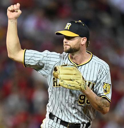 　８回を無失点に抑えるブルワー（撮影・田中太一）