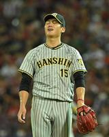 　５回、西川に適時二塁打を許し、悔しがる西純（撮影・高部洋祐）
