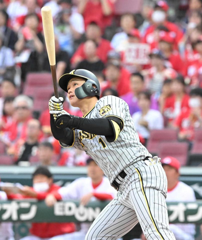 　１回、先制２ランを放つ森下（撮影・高部洋祐）