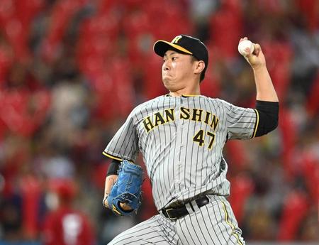 　７回、ジェット風船が揺れる中、投げ込む桐敷