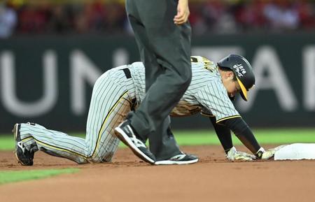 　２回、ノイジーの二直で帰塁できず、併殺となる大山（撮影・田中太一）