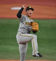 力投する村上（撮影・出月俊成）